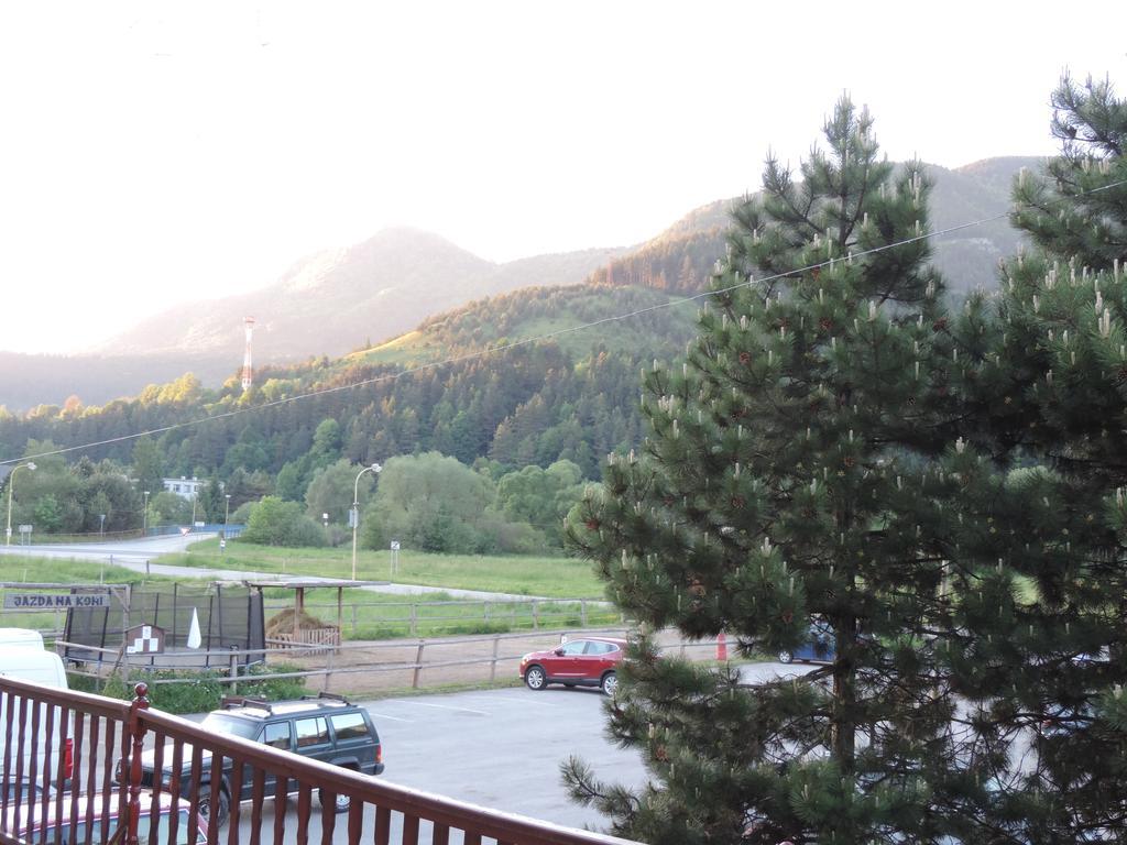 Western Penzion Ружомберок Екстериор снимка